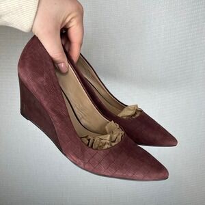 H by Halston Sandy Burgundy Croc Embossed Leather Wedge Pumps Size 8 Pointed Toe